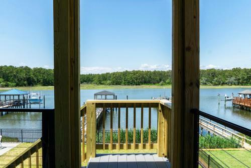 Waterway Haven By Oak Island Accommodations