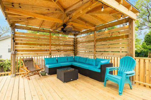 Woodlands Wonder By Oak Island Accommodations