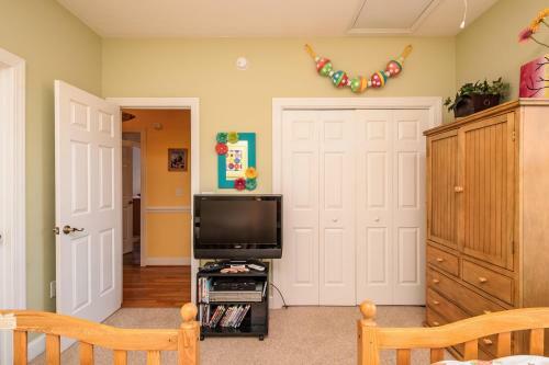 Woodlands Wonder By Oak Island Accommodations