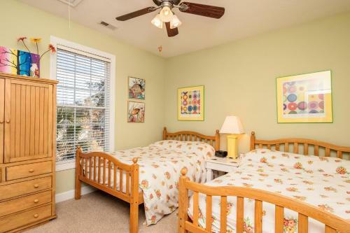 Woodlands Wonder By Oak Island Accommodations