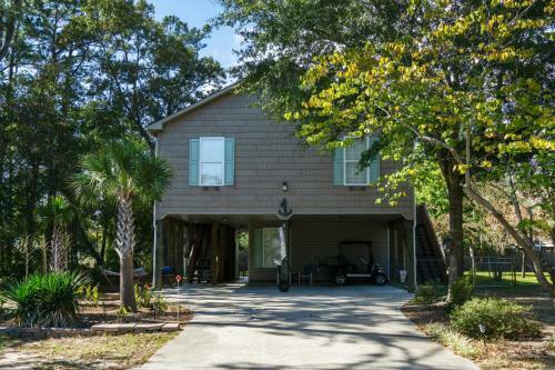 Woodlands Wonder By Oak Island Accommodations