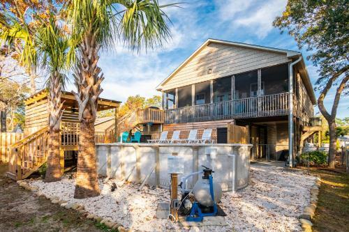 Woodlands Wonder By Oak Island Accommodations