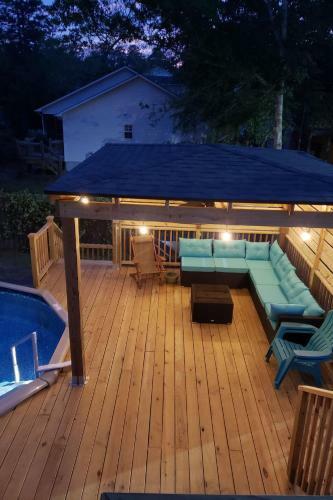 Woodlands Wonder By Oak Island Accommodations