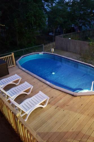 Woodlands Wonder By Oak Island Accommodations