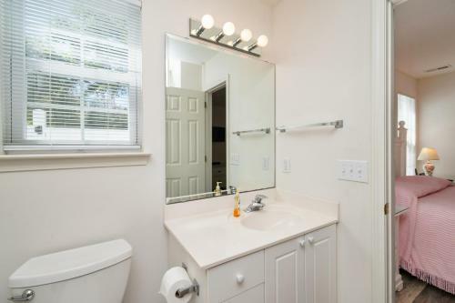 The Seashell By Oak Island Accommodations