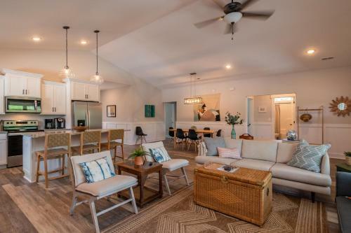 Suga Shack By Oak Island Accommodations