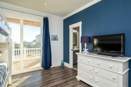 Long Call By Oak Island Accommodations