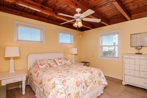 Lisa Lu By Oak Island Accommodations