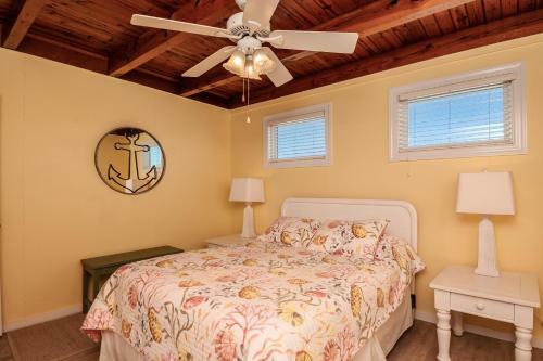 Lisa Lu By Oak Island Accommodations