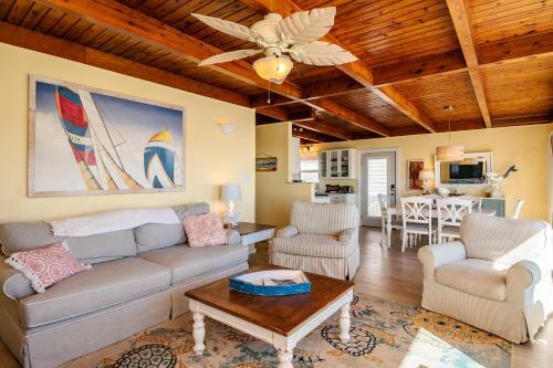 Lisa Lu By Oak Island Accommodations