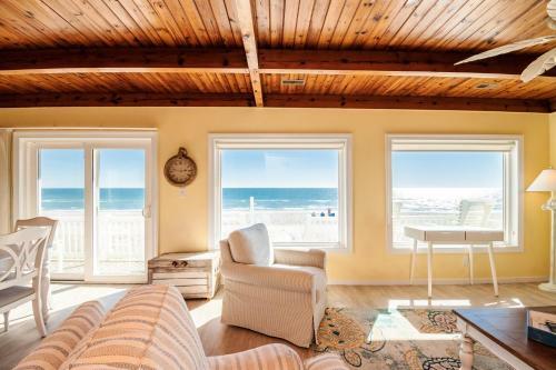 Lisa Lu By Oak Island Accommodations