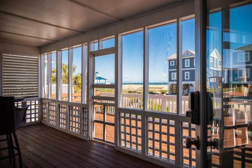 See The Sea By Oak Island Accommodations