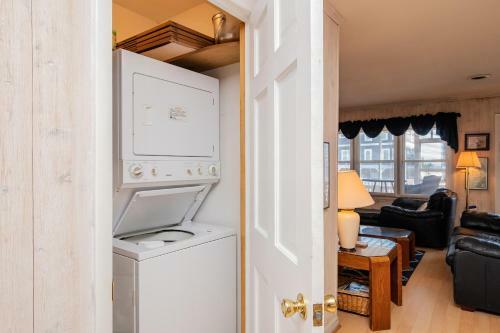 See The Sea By Oak Island Accommodations