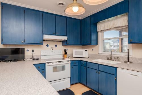 See The Sea By Oak Island Accommodations