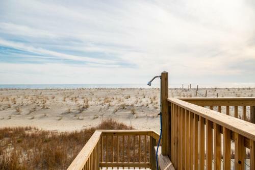 Smart Pelican By Oak Island Accommodations