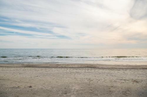 Smart Pelican By Oak Island Accommodations