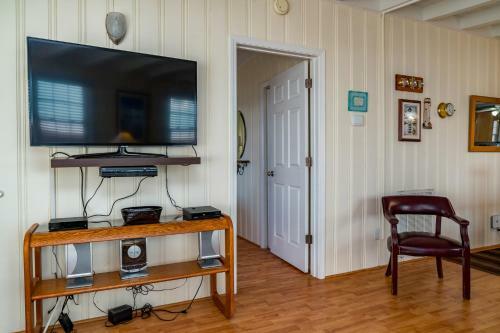 Smart Pelican By Oak Island Accommodations