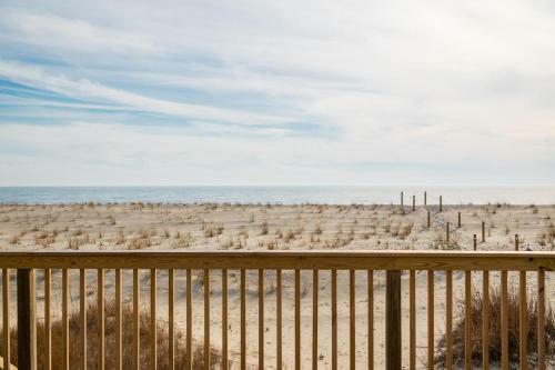 Smart Pelican By Oak Island Accommodations