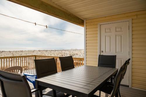Smart Pelican By Oak Island Accommodations