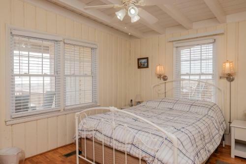 Smart Pelican By Oak Island Accommodations