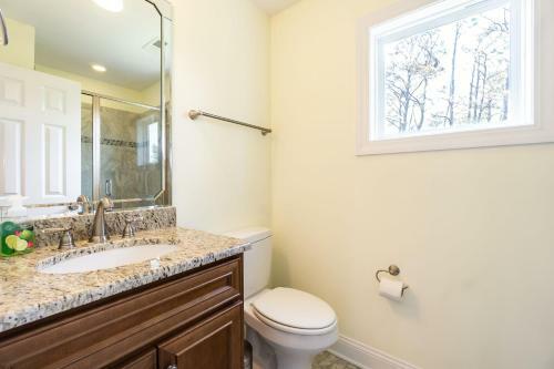Southern Charm By Oak Island Accommodations