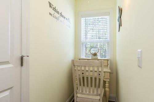 Southern Charm By Oak Island Accommodations