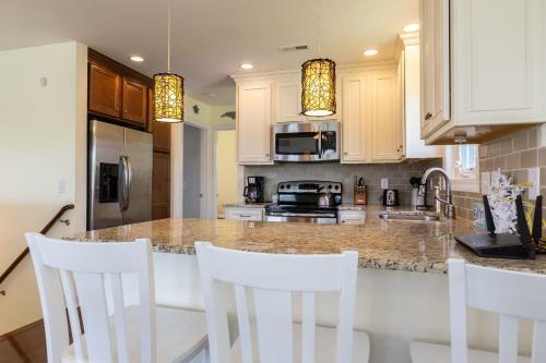 Southern Charm By Oak Island Accommodations