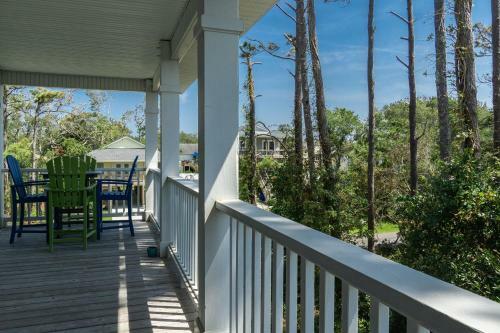 Southern Charm By Oak Island Accommodations