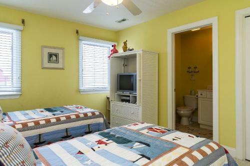Tar Healin By Oak Island Accommodations
