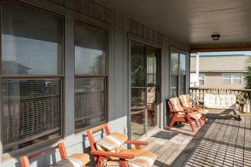 Statehouse By Oak Island Accommodations