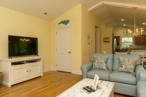 Whale Hello There By Oak Island Accommodations