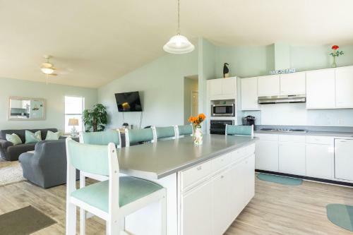See Otter By Oak Island Accommodations
