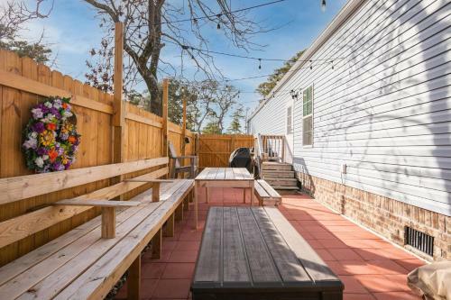 Lighthouse Lodge By Oak Island Accommodations
