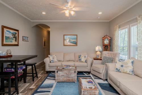 Lighthouse Lodge By Oak Island Accommodations