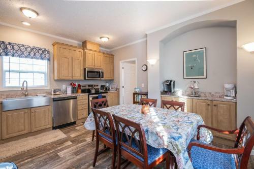 Lighthouse Lodge By Oak Island Accommodations