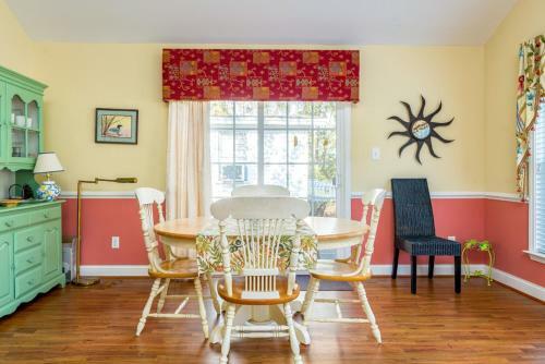 Whimseacal By Oak Island Accommodations