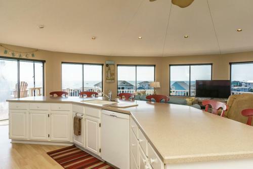 Island Tower By Oak Island Accommodations