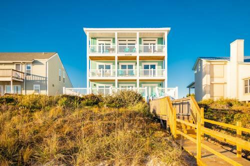 The Sandcastle By Oak Island Accommodations