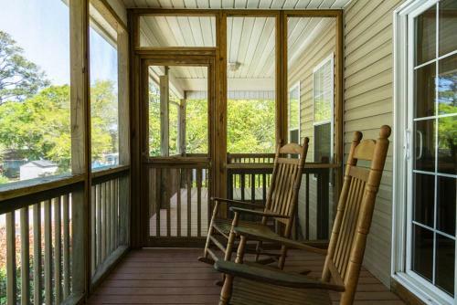 Island Delight By Oak Island Accommodations