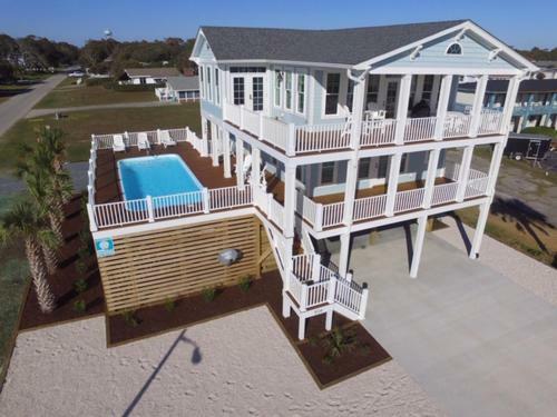 Starboard Side By Oak Island Accommodations