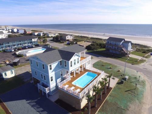 Starboard Side By Oak Island Accommodations