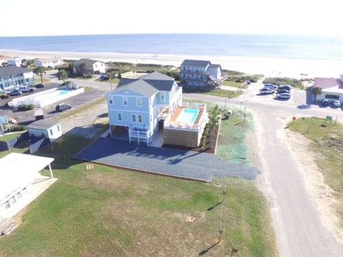 Starboard Side By Oak Island Accommodations