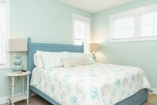 Starboard Side By Oak Island Accommodations