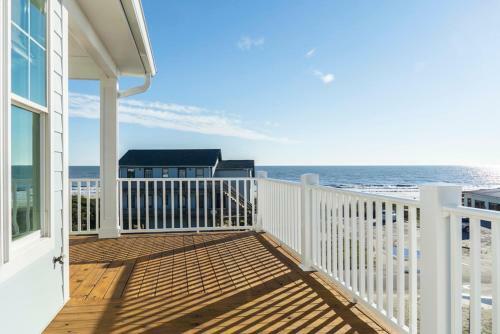 Starboard Side By Oak Island Accommodations