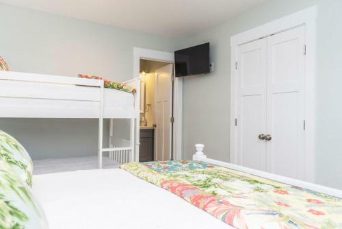 Starboard Side By Oak Island Accommodations