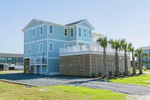 Starboard Side By Oak Island Accommodations