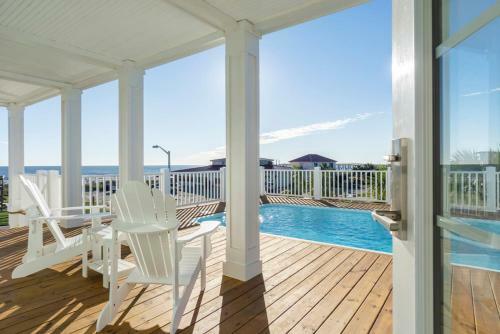 Starboard Side By Oak Island Accommodations