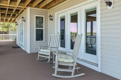Kings Lynn Inn By Oak Island Accommodations