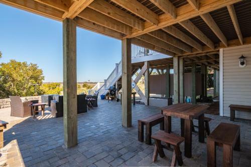 Kings Lynn Inn By Oak Island Accommodations