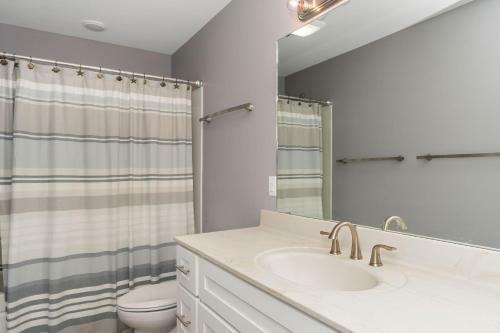 Kings Lynn Inn By Oak Island Accommodations